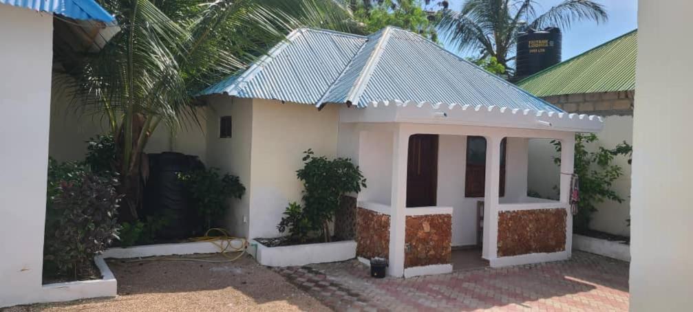La Blue Blue Bed & Breakfast Mfumbwi